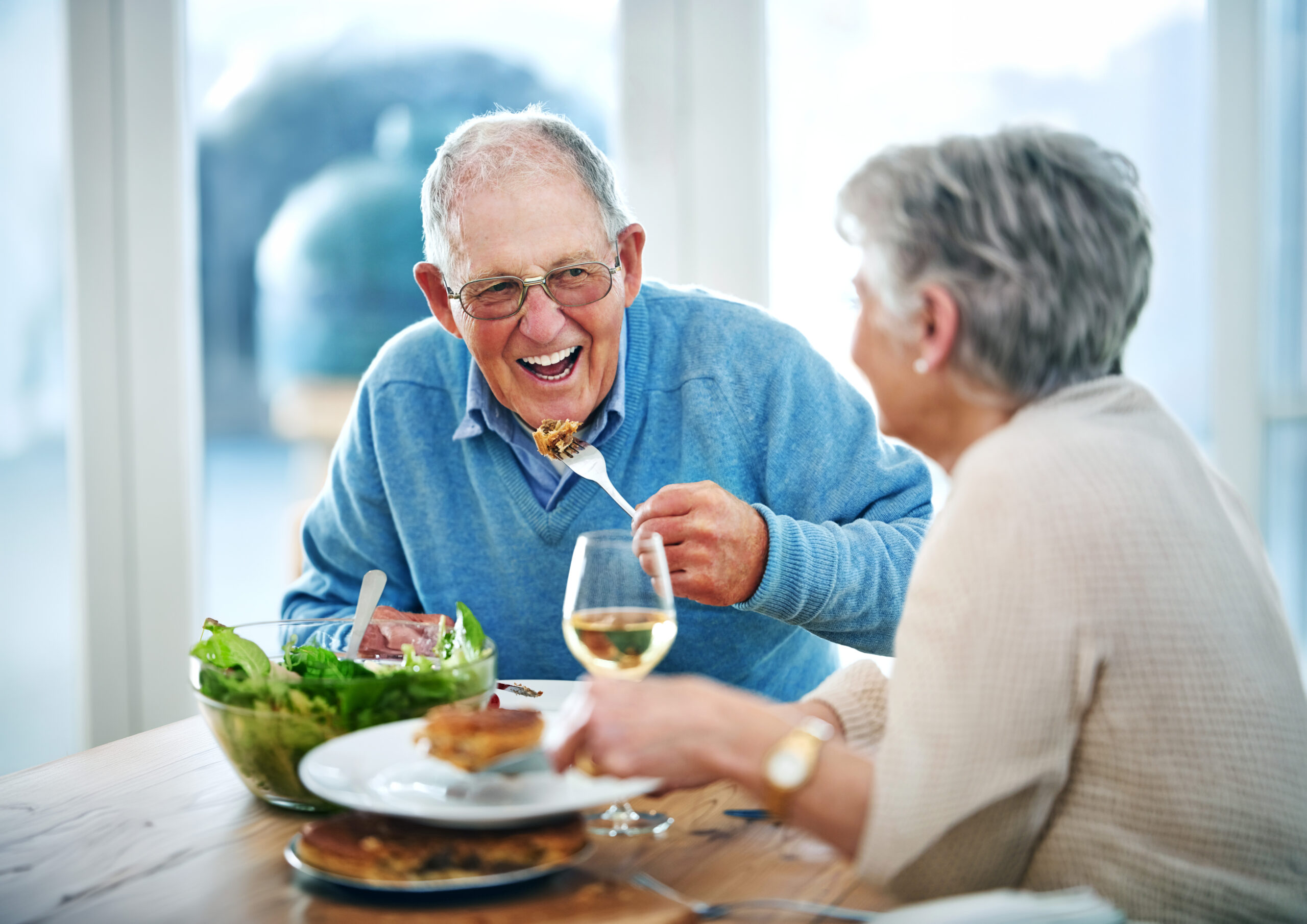 Eldery Senior Eating AdobeStock 598816666 Erweitert